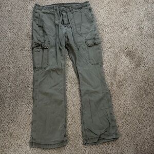 American Eagle Outfitters Green Cargo Pants